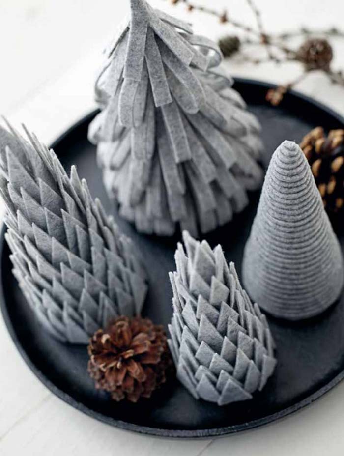 Felt Christmas Trees #Christmas #minimalist #decor #decorhomeideas