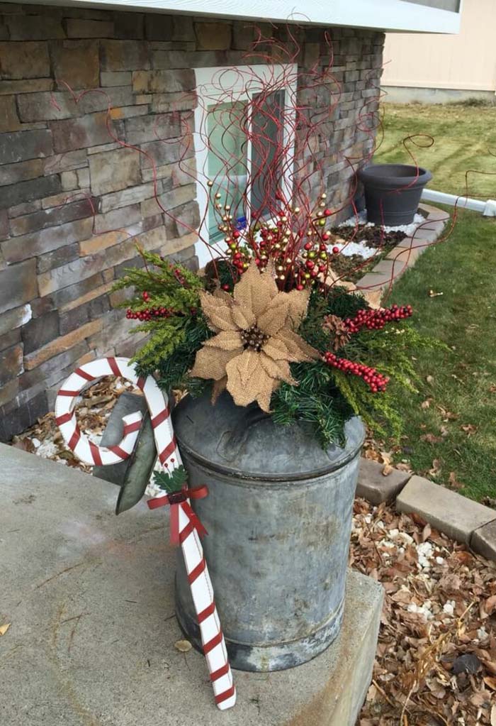 Festive Poinsettia Milk Can Planter #Christmas #outdoor #planter #decorhomeideas