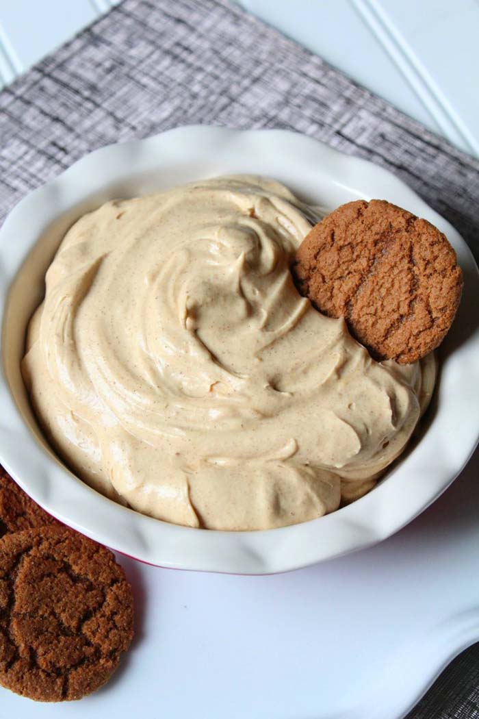 Fluffy Gingerbread Dip #Christmas #dips #decorhomeideas