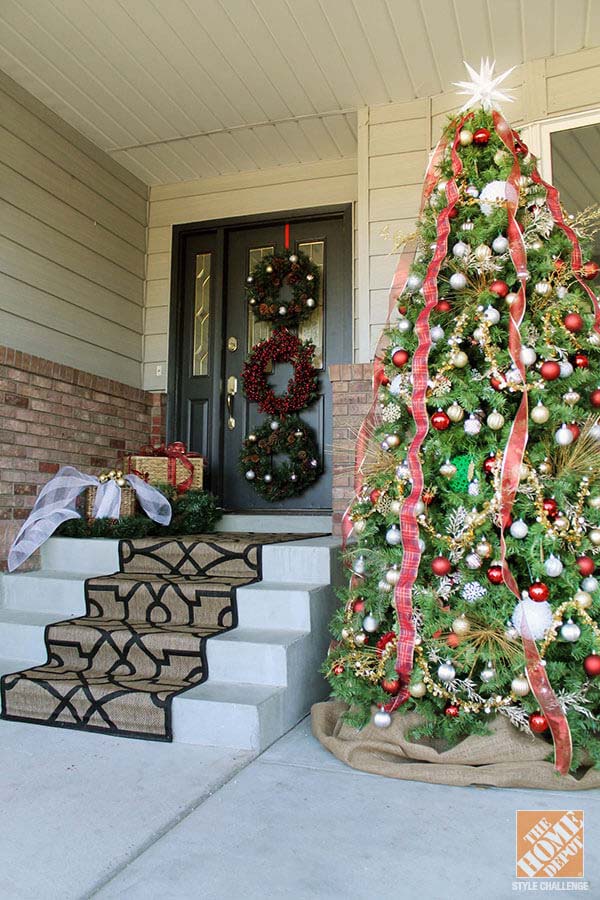 Front Porch Traditional Christmas Tree #Christmastree #outdoor #decorhomeideas