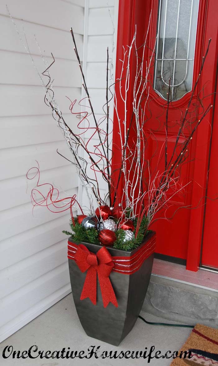 Glittery Branch, Ornament, and Bow Planter #Christmas #outdoor #planter #decorhomeideas