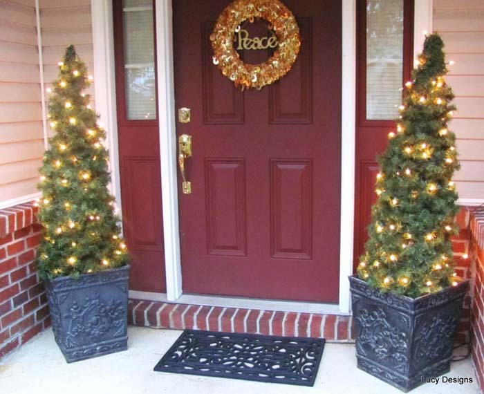 Glowing Front Porch Tree Duo #Christmastree #outdoor #decorhomeideas