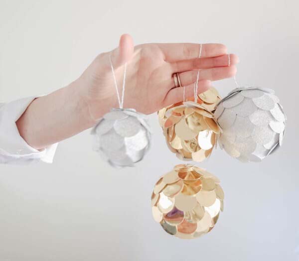 Gold and Silver Scaly Baubles #Christmas #silver #decorations #decorhomeideas