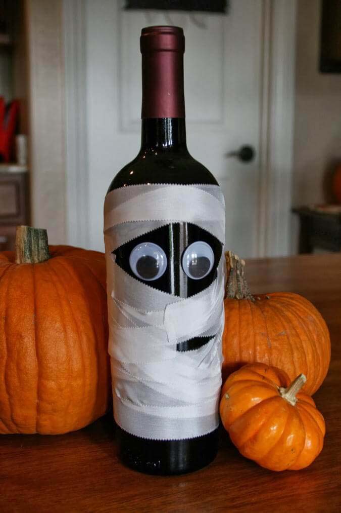 Halloween Wine Bottle Craft #winebottle #crafts #repurpose #decorhomeideas