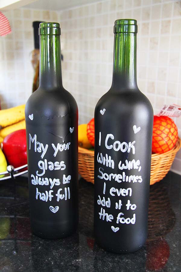 How To Create Chalkboard Bottles #winebottle #crafts #repurpose #decorhomeideas