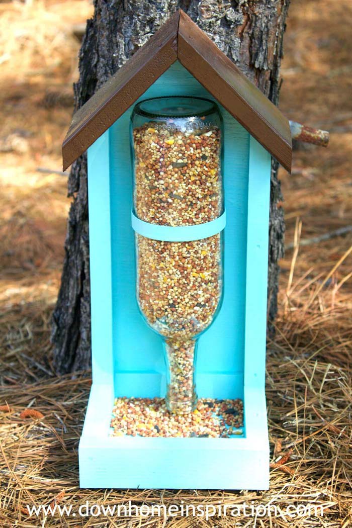 How to Make a Wine Bottle Bird Feeder #winebottle #crafts #repurpose #decorhomeideas