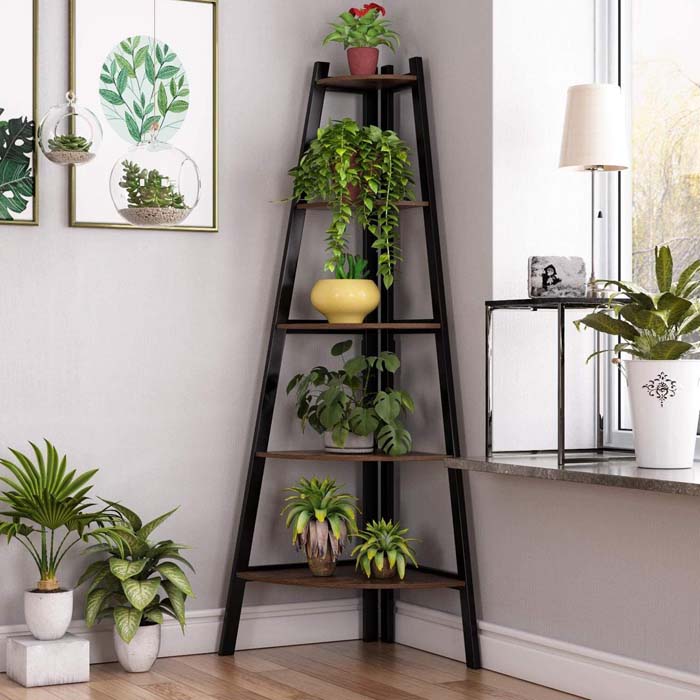 Industrial Corner Ladder Shelf #ladderplanter #decorhomeideas