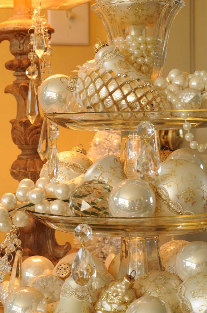 Lavish Crystal Display Featuring Pearl Gold And Ivory Ornaments #Christmas #cakestand #decorhomeideas