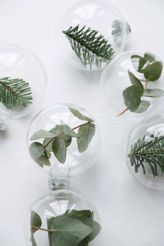 Leaf-Loaded Ornaments #Christmas #minimalist #decor #decorhomeideas