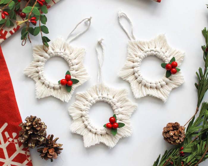 Macrame Christmas Ornaments #Christmas #ornaments #rustic #decorhomeideas