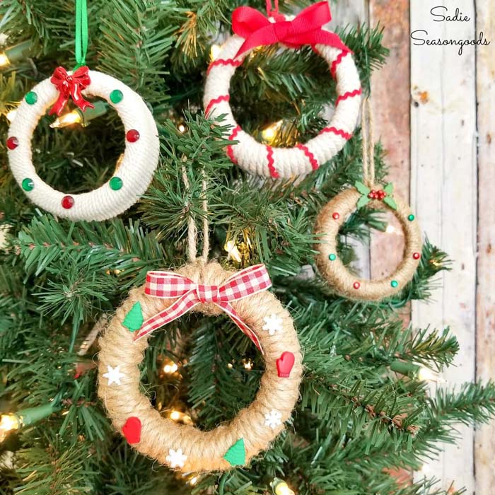 Mason Jar Lids Wreath Ornaments #Christmas #ornaments #dollarstore #decorhomeideas