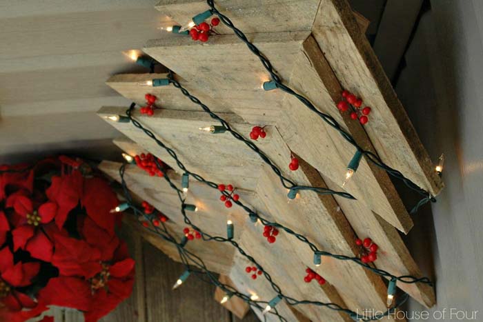 More DIY Christmas Tree Ideas for Pallets #Christmas #Christmastree #decorhomeideas