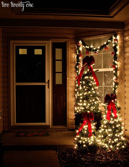 Multi Sized Mini Christmas Trees Lights #Christmastree #outdoor #decorhomeideas