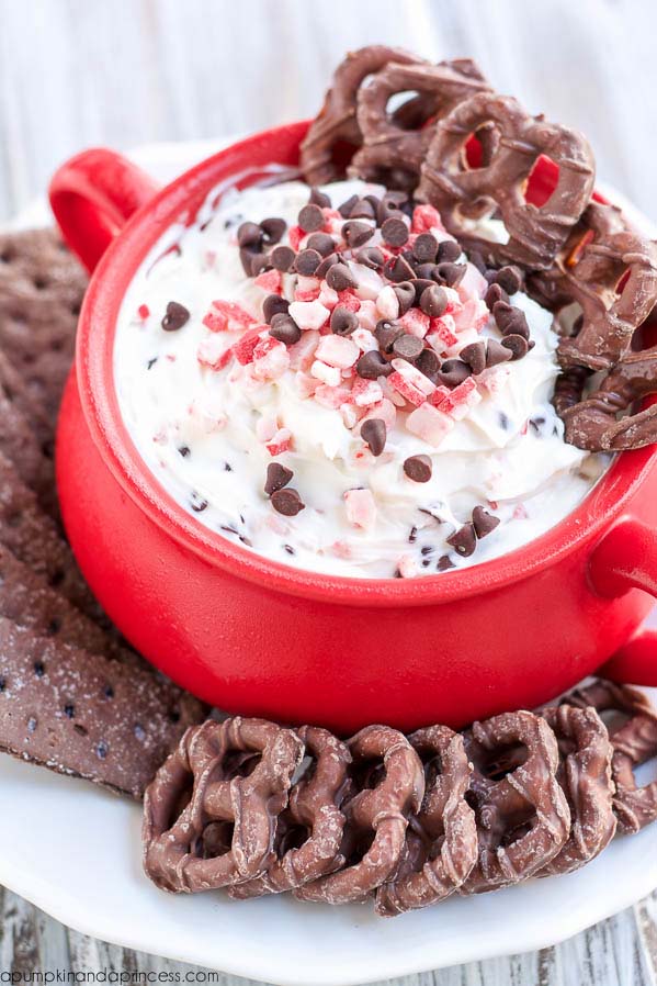 Peppermint Bark Cheesecake Dip #Christmas #dips #decorhomeideas