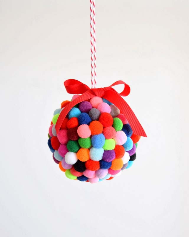 Pom Pom Ornament #Christmas #ornaments #kids #diy #decorhomeideas