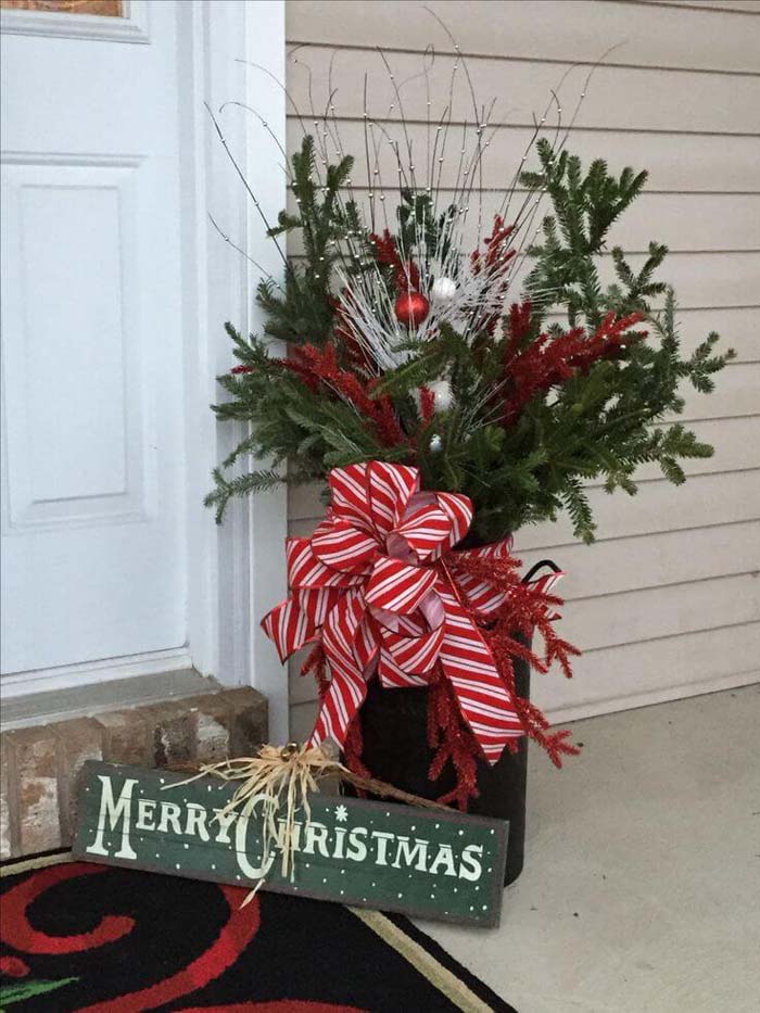 Pretty Evergreen Branch Christmas Planter #Christmas #outdoor #planter #decorhomeideas