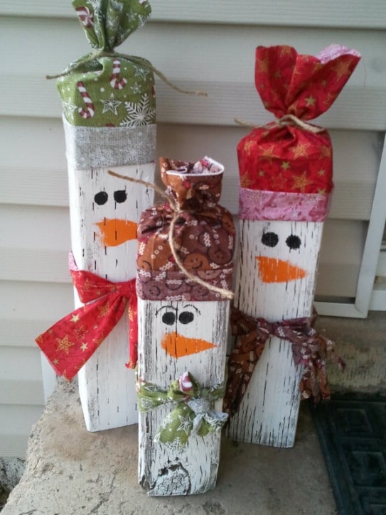 Reclaimed Beam Snowmen #Christmas #reclaimedwood #decorhomeideas