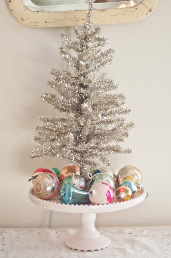 Retro Cake Stand And Silver Tinsel Mini-tree #Christmas #cakestand #decorhomeideas