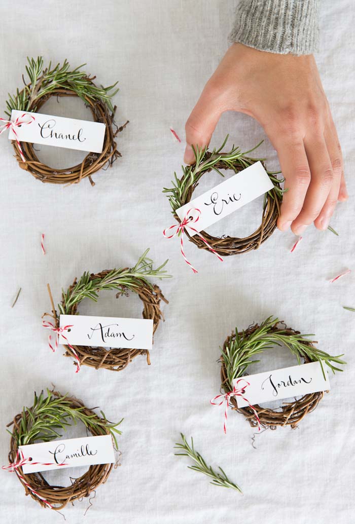 Rosemary Wreath Place Cards #Christmas #minimalist #decor #decorhomeideas