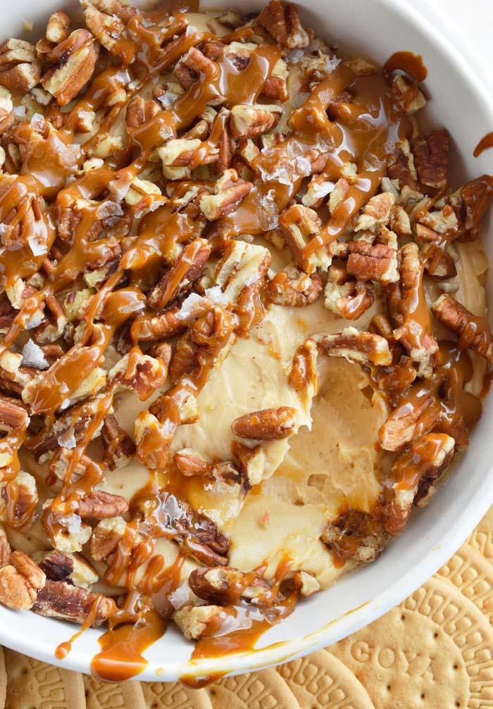 Salted Caramel Pecan Cheesecake Dip #Christmas #dips #decorhomeideas