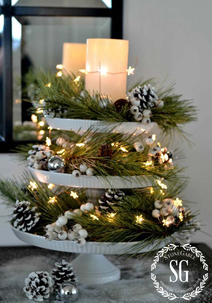 Simple White Christmas Cake Stand Decoration with Pine Garland #Christmas #cakestand #decorhomeideas