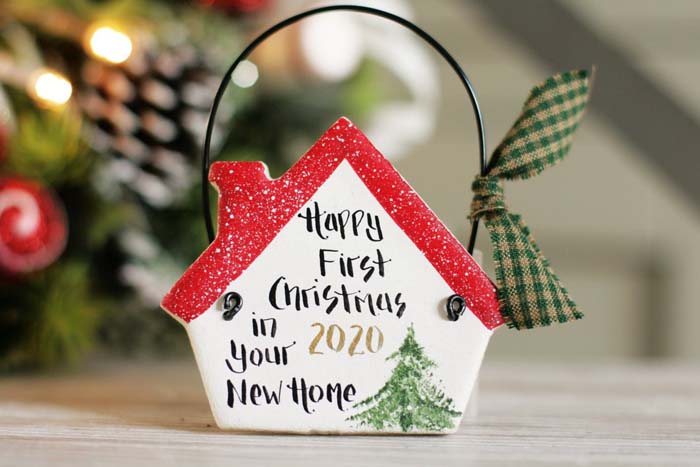 Small House Ornament #Christmas #ornaments #rustic #decorhomeideas