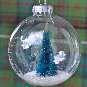 Snow Globe Ornaments #Christmas #ornaments #dollarstore #decorhomeideas
