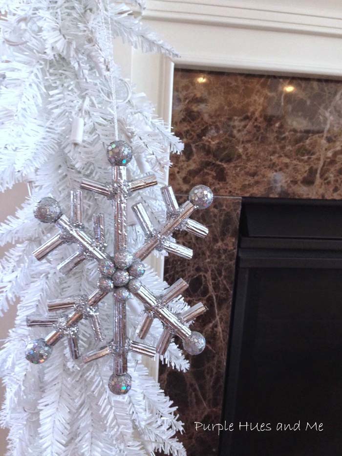 Snowflake Ornament with Silver Balls #Christmas #silver #decorations #decorhomeideas