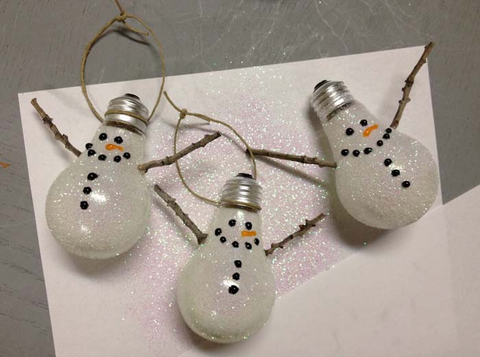 Snowman Lightbulb Ornament #Christmas #ornaments #kids #diy #decorhomeideas