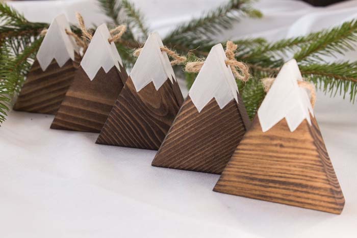 Snowy Mountain Ornaments #Christmas #ornaments #rustic #decorhomeideas