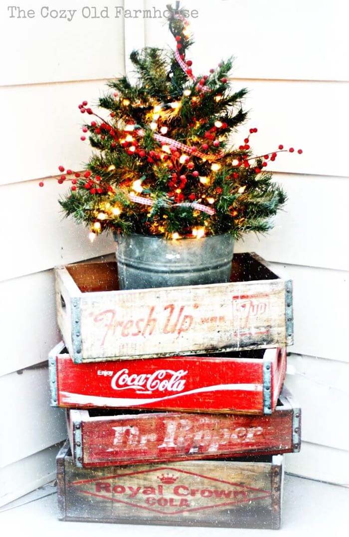 Stacked Vintage Outdoor Christmas Tree Decor #Christmastree #outdoor #decorhomeideas