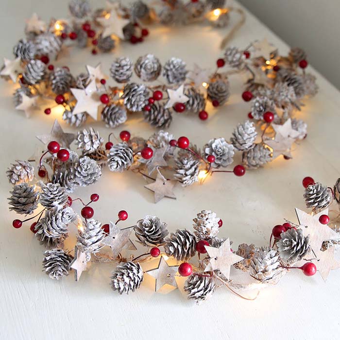 Stars And Red Berries Pinecone Light Garland