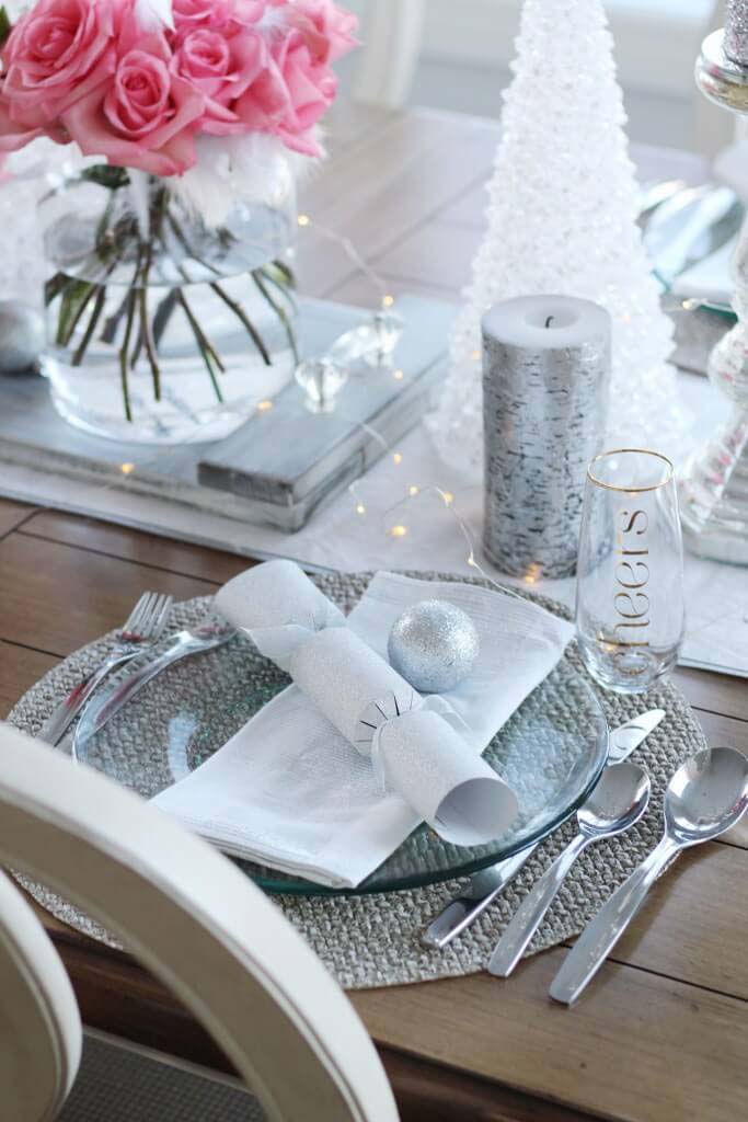 Tabletop Decor and Silverware Set #Christmas #silver #decorations #decorhomeideas