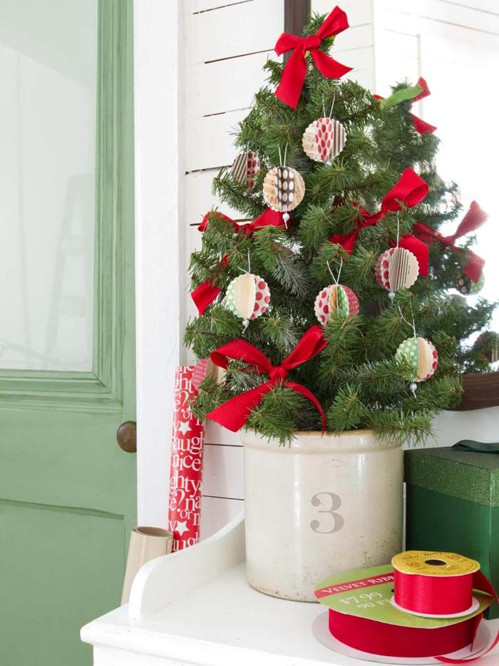 Tabletop DIY Ornament Christmas Tree #Christmastree #outdoor #decorhomeideas