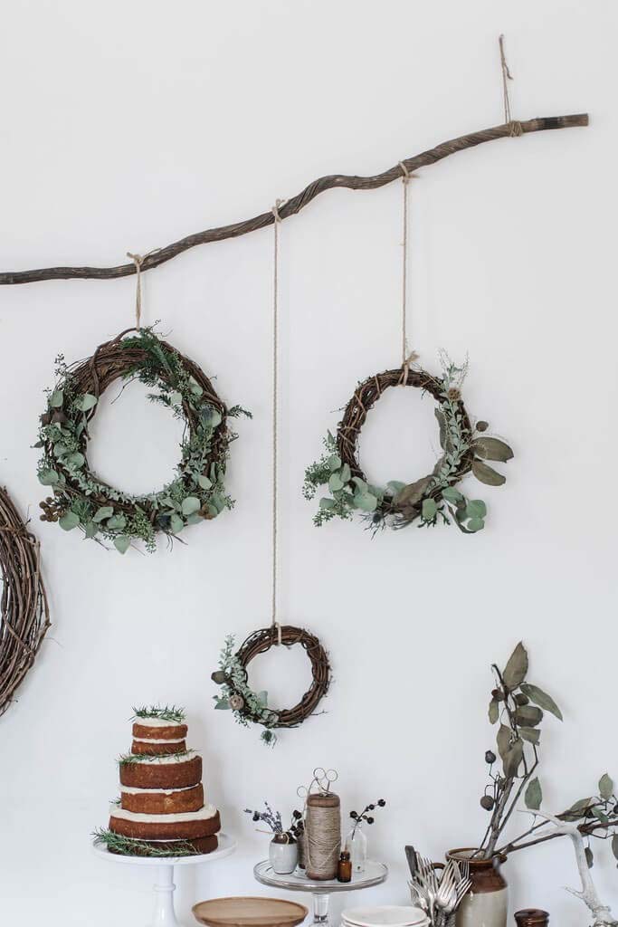 Three Wreaths #Christmas #minimalist #decor #decorhomeideas