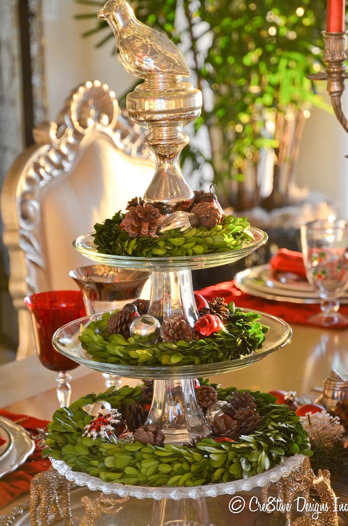 Tiered Display Of Boxwood Wreaths And Vintage Ornaments #Christmas #cakestand #decorhomeideas