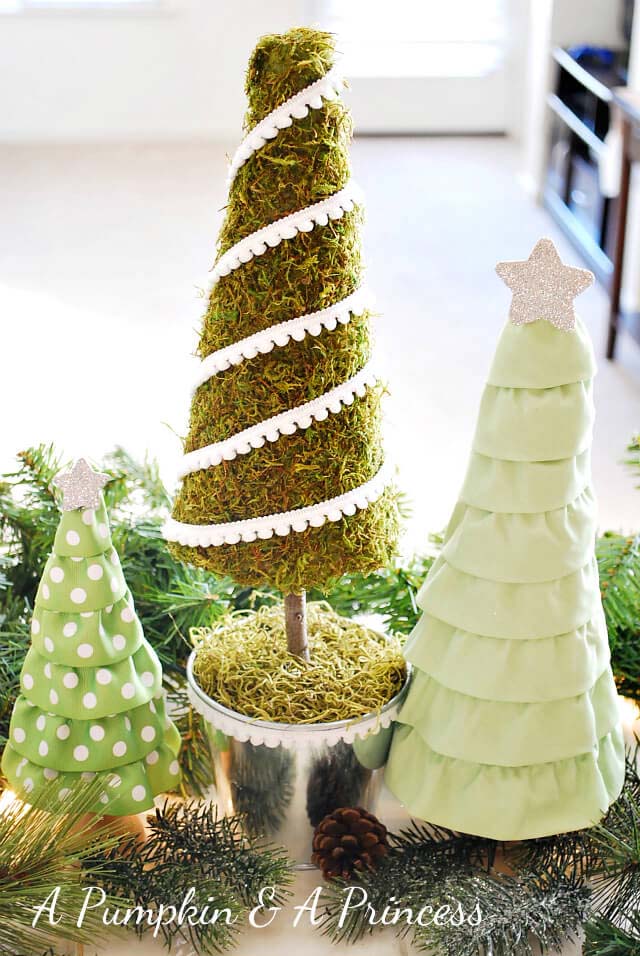 Tiny Moss Christmas Tree Idea #Christmas #Christmastree #decorhomeideas