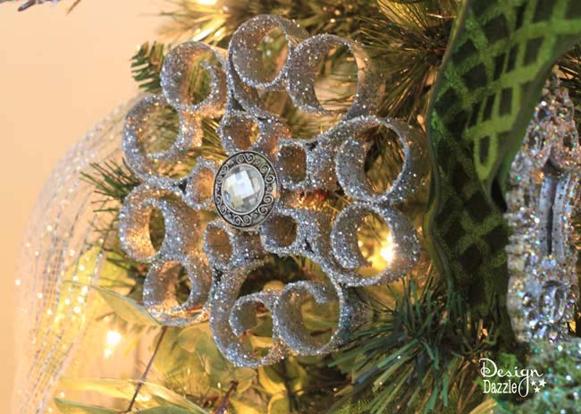 Toilet Paper Roll Ornament #Christmas #ornaments #dollarstore #decorhomeideas