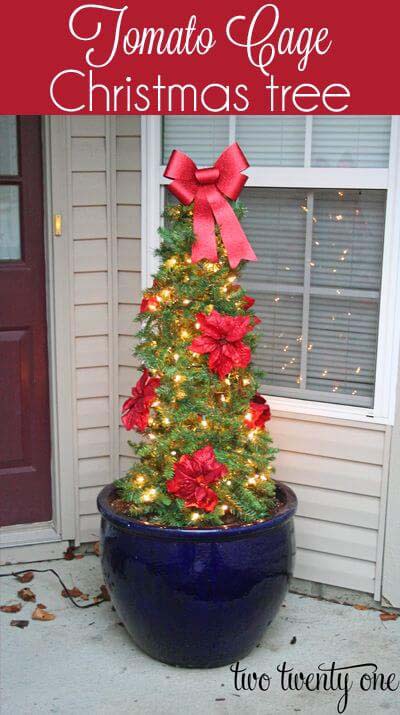 Tomato Cage Poinsettia Christmas Tree #Christmas #outdoor #planter #decorhomeideas