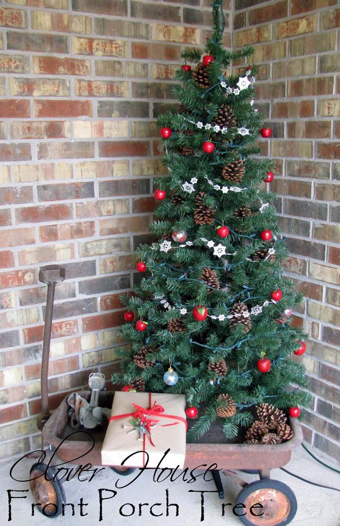 Vintage Christmas Tree in a Wagon #Christmastree #outdoor #decorhomeideas