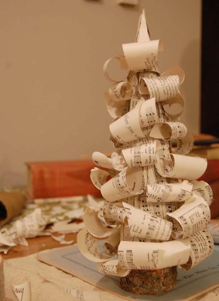 Vintage Sheet Music DIY Christmas Tree #Christmas #Christmastree #decorhomeideas