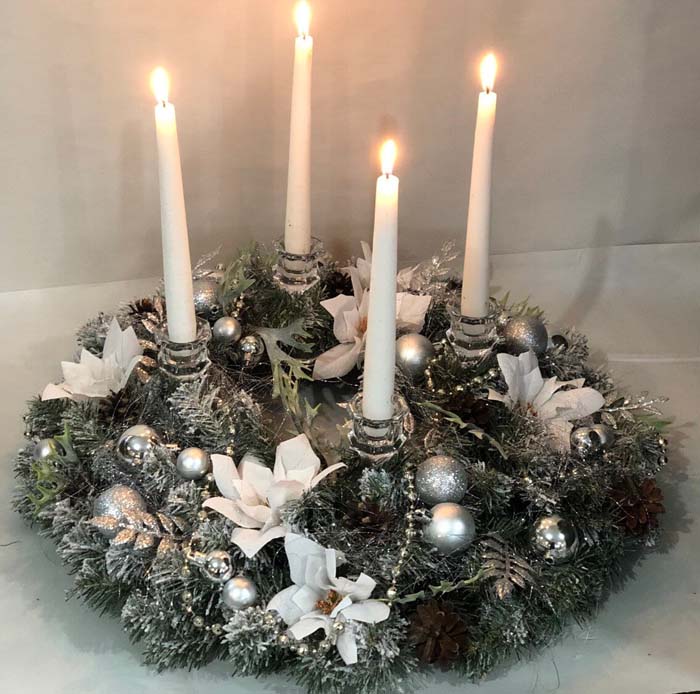 White Poinsettia Wreath Candle Holder #Christmas #silver #decorations #decorhomeideas