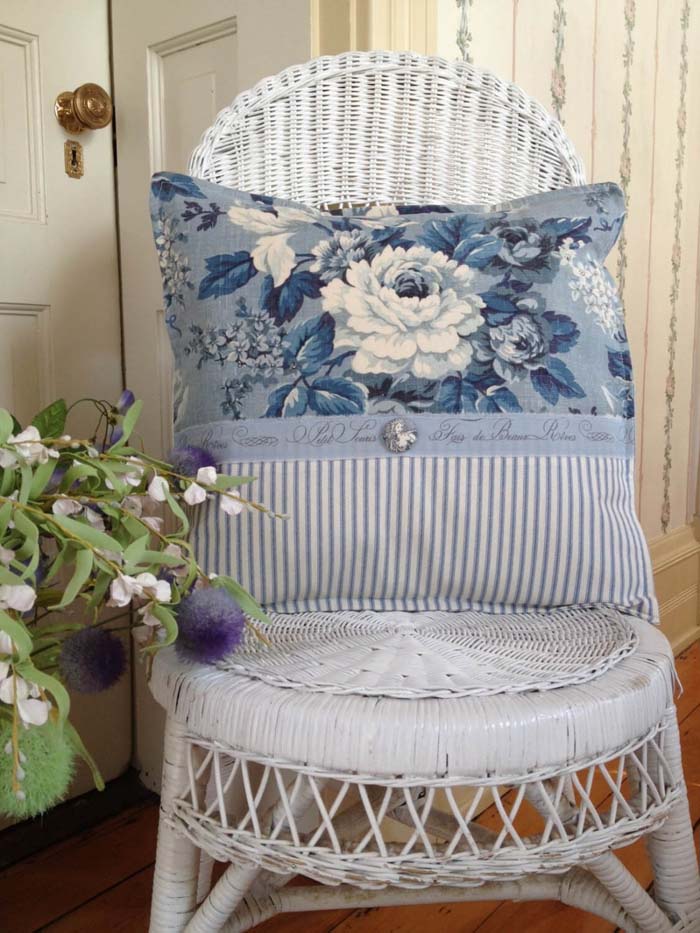 White Wicker Chair with Blue Toile Pillow #frenchcountry #decor #decorhomeideas