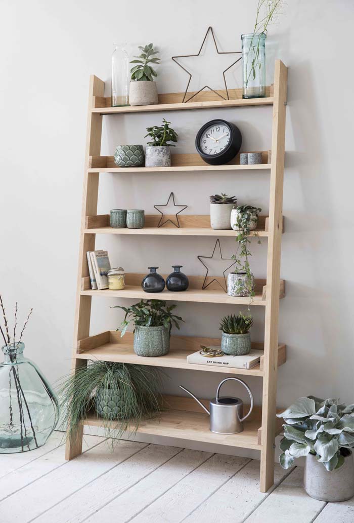 Wide Oak Shelf Ladder #ladderplanter #decorhomeideas