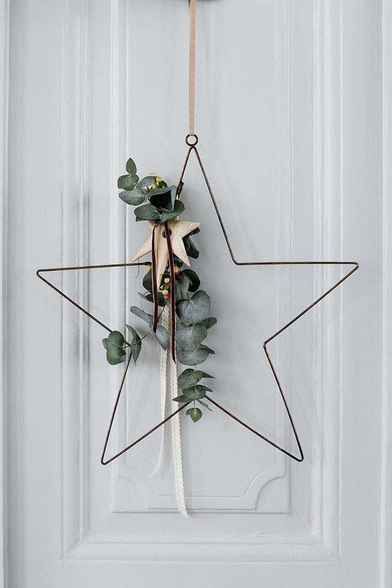 Wire Star-Shaped Wreath #Christmas #minimalist #decor #decorhomeideas