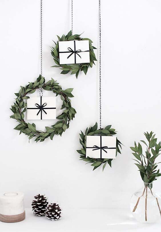 Wreaths With Box Placed Inside Them #Christmas #minimalist #decor #decorhomeideas