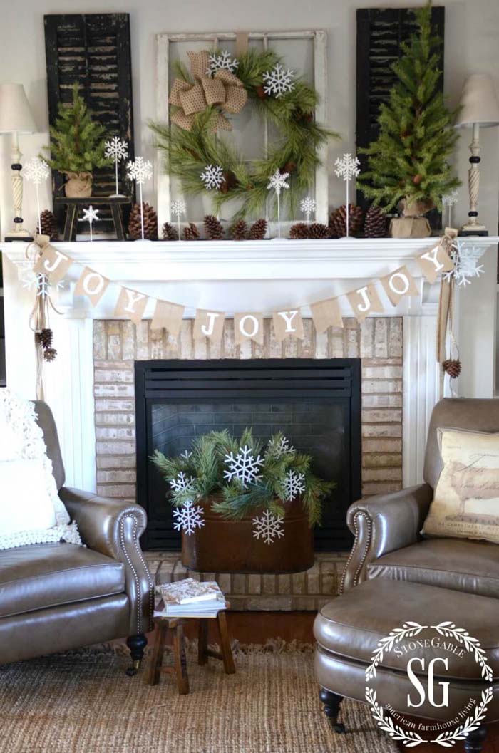 A Snowflake Motif with Cheerful Burlap Bunting #Christmas #mantel #decorhomeideas