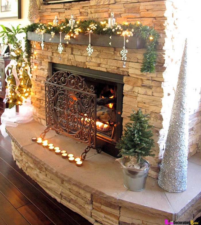 Add Visual Interest With Dangling Ornaments #Christmas #mantel #decorhomeideas