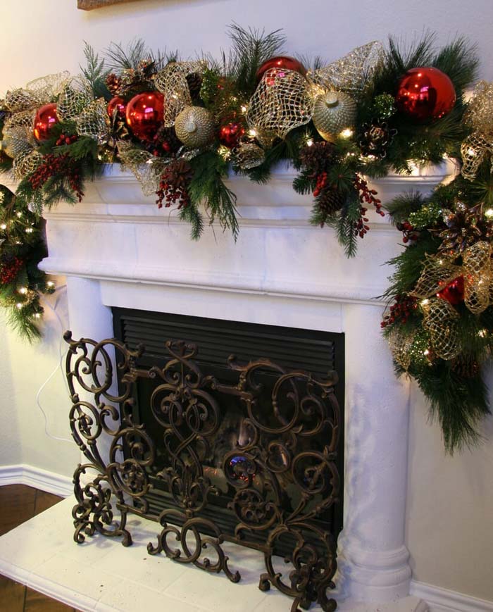 An Oversized Ornament Garland Sets the Stage #Christmas #mantel #decorhomeideas