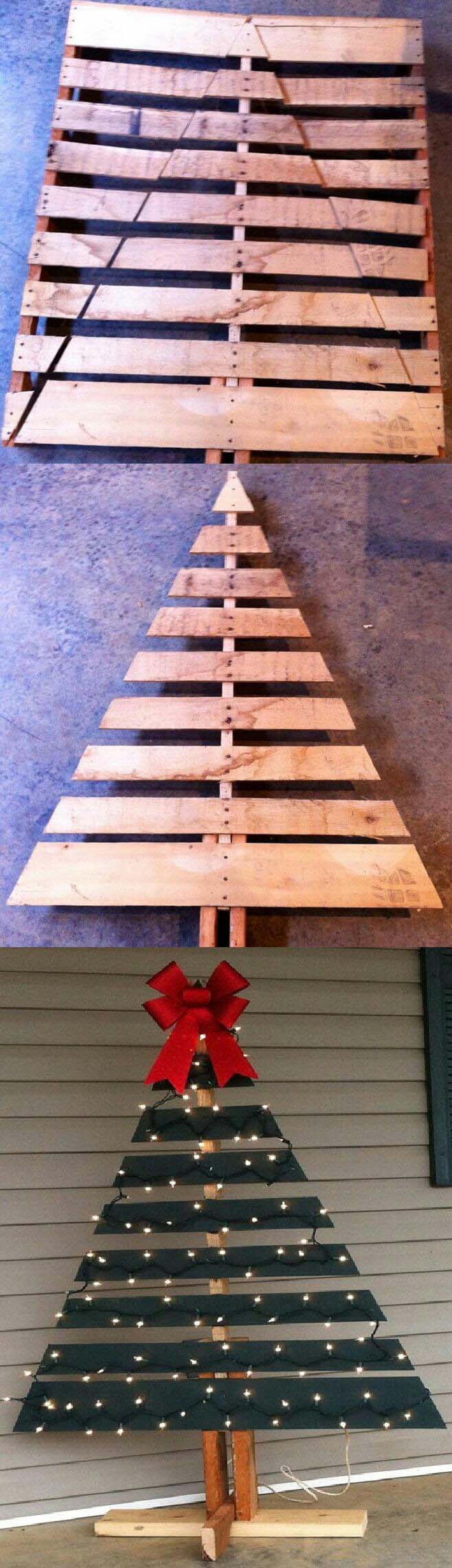 Another Spin on the Pallet Christmas Tree #Christmas #crafts #decorations #decorhomeideas